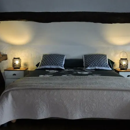 Le Temps Des Roses De Holiday home *